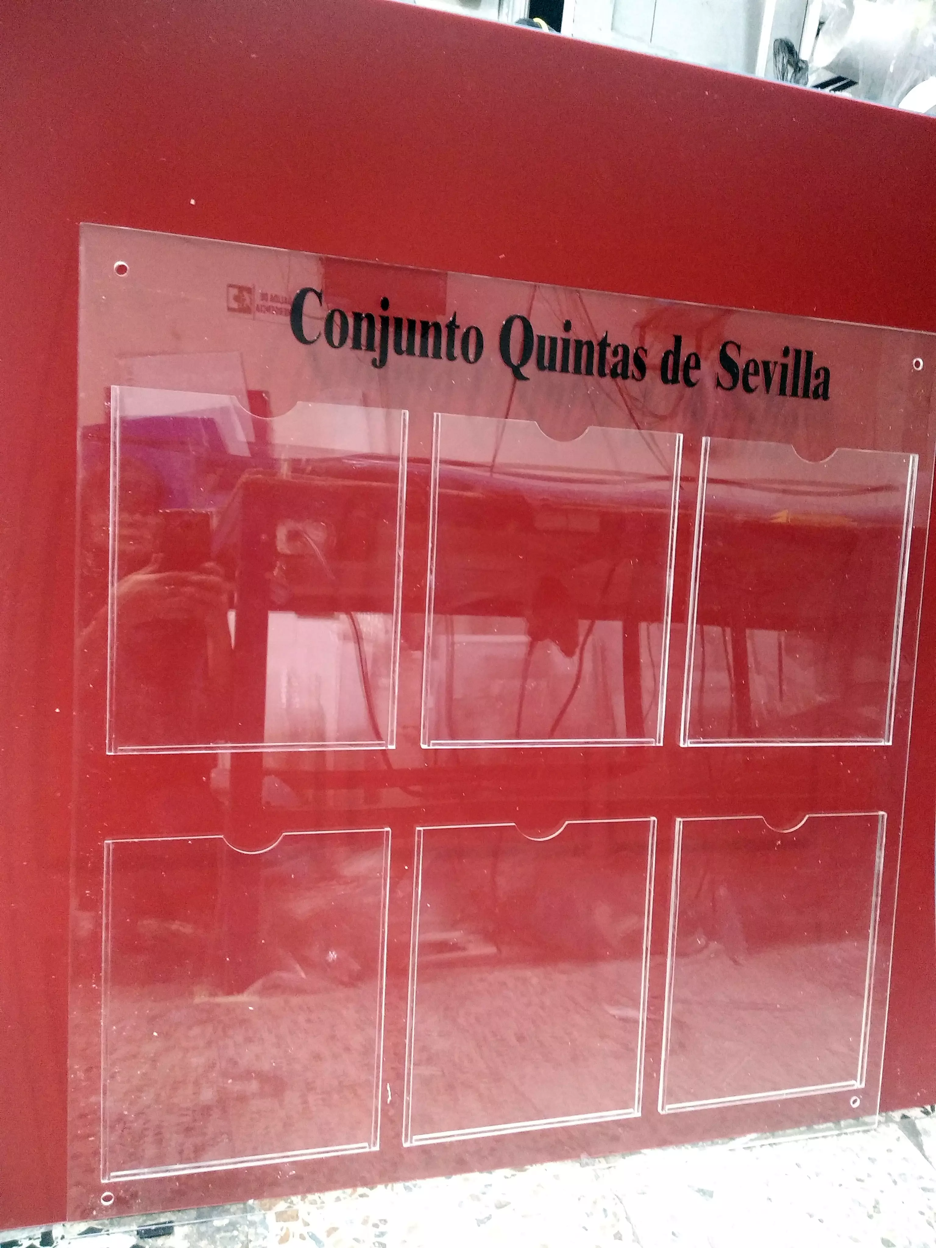 Carteleras con bolsillos acrílicos